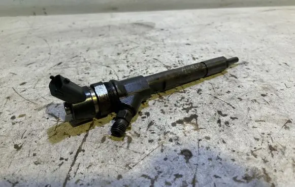 Toyota Auris 150 Fuel injector 2367033040
