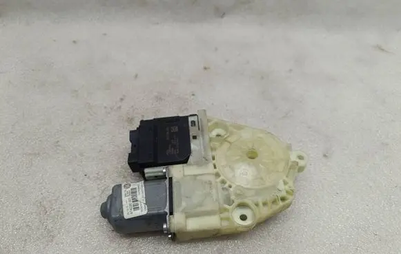 Volkswagen PASSAT B7 Rear door window regulator motor 965128102 3C0959794 101209