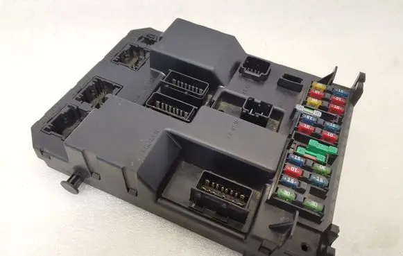 Peugeot 307 Fuse module 9651196780OR 9651196780