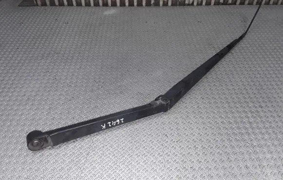 Nissan Prairie Front wiper blade arm