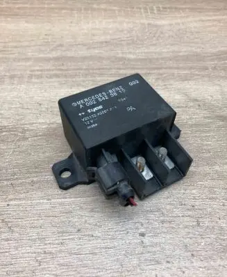 Mercedes-Benz E W211 Glow plug pre-heat relay A0025423819