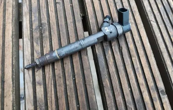 Chrysler PT Cruiser Fuel injector A6110700987