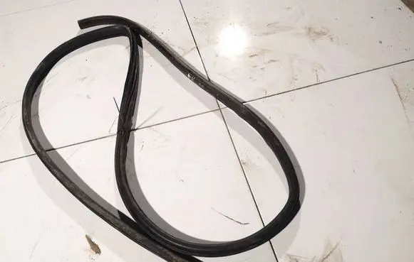 Chevrolet Captiva Rubber seal front coupe door 