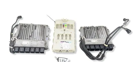 BMW 7 G11 G12 Engine ECU kit and lock set 8671557 6820556 6135682055601