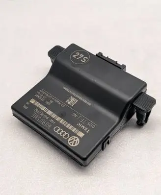 Volkswagen Golf V Gateway control module 1K0907530E 1K0907951