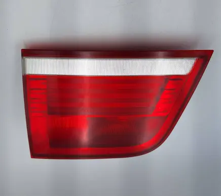 Tailgate rear/tail lights