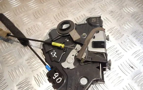 Lexus IS 220D-250-350 Front door lock 610704 2390