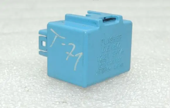 Toyota Avensis T270 Other relay 819800D040
