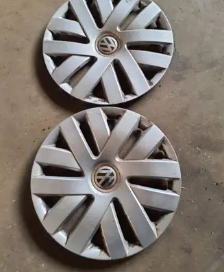 Volkswagen Jetta VI R16 wheel hub/cap/trim 1K0601147