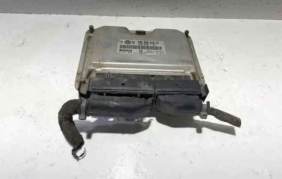 Volkswagen Bora Engine control unit/module 038906019AT 0281010974 1039S00725
