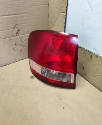 Toyota Avensis Verso Rear/tail lights E137652 4435