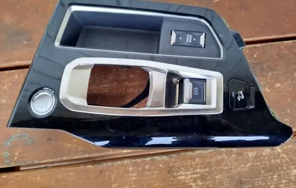 Peugeot 3008 II Center console 98319184ZD