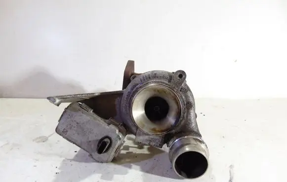 BMW 5 F10 F11 Turbo 851312202