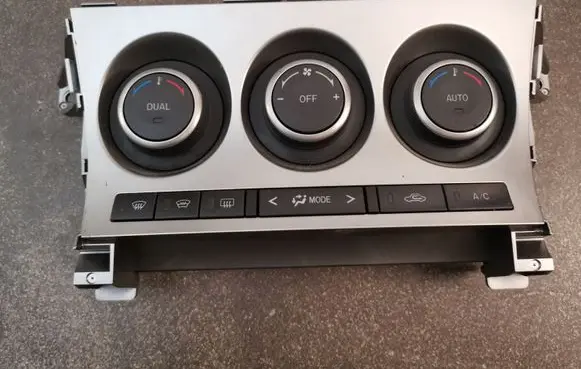 Mazda 3 II Climate control unit BBT361190J
