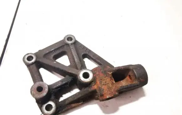 Chrysler Voyager Engine mounting bracket 063x