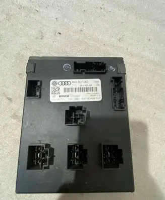 Audi A4 S4 B8 8K Comfort/convenience module 8K0907063 01026001 F005V00753