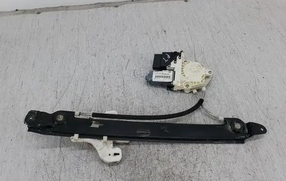Seat Toledo III (5P) Rear door window regulator with motor 5P0839402