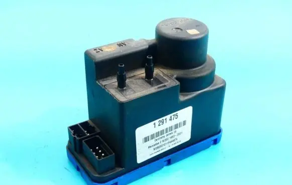 Mercedes-Benz C W202 Central locking vacuum pump 2028002148 IMPRK1291475