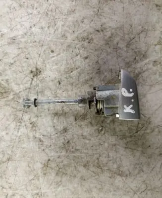 Suzuki Grand Vitara II Front door lock (next to the handle) 