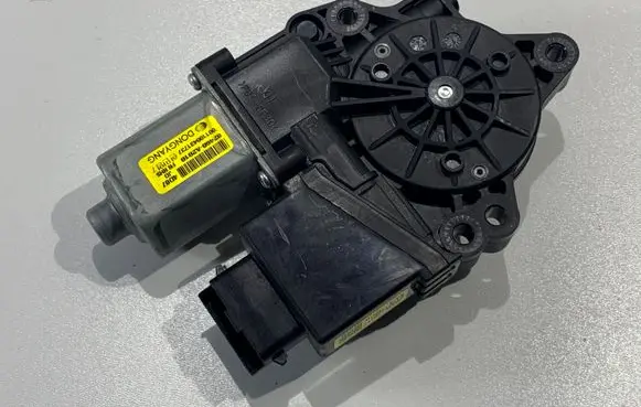 KIA Ceed Front door window regulator motor 82460A2010