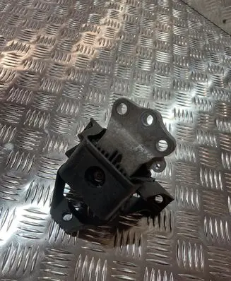 Suzuki Swift III Engine mount vacuum valve PK18551