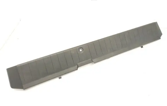Trunk/boot sill cover protection