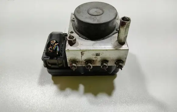 Toyota Urban Cruiser (XP110) ABS Pump 89541-52B90