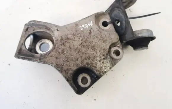 Citroen Xsara Picasso Engine mounting bracket 9044772580
