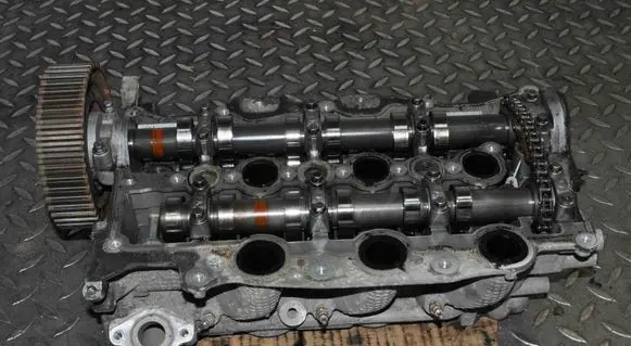 Land Rover Discovery 4 - LR4 Engine head 9X2Q9090CA