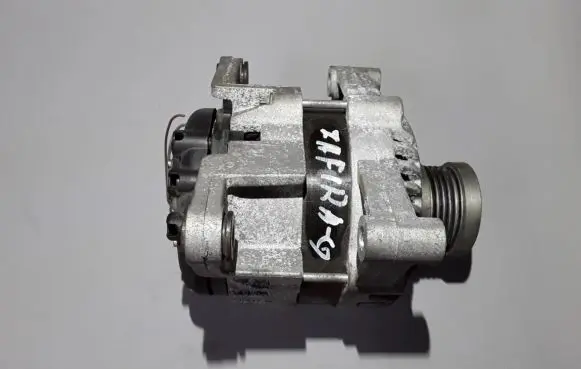 Opel Zafira C Generator/alternator 13581885