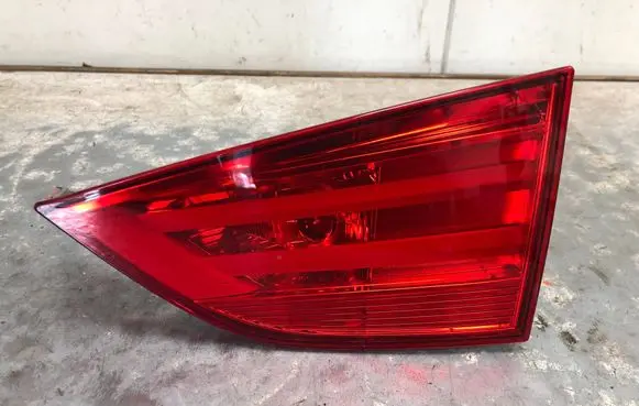 Tailgate rear/tail lights