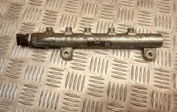 Opel Zafira B Fuel main line pipe 0445214095
