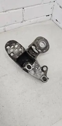 Audi A6 S6 C5 4B Engine mounting bracket 8e0199351a