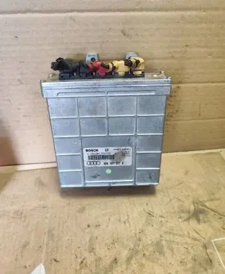 Audi A4 S4 B5 8D Engine control unit/module 8D0907557B 26SA3901 0261203554