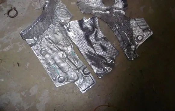 Mercedes-Benz S W221 Heat shield in engine bay 682261