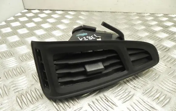 Rear air vent grill