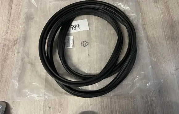 Toyota Yaris XP210 Trunk rubber seal (body) 67881-K0010