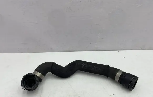 Mercedes-Benz C W205 Engine coolant pipe/hose A205514684