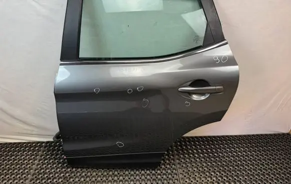 Nissan Qashqai Rear door