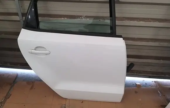 Volkswagen Polo V 6R Rear door NNI14703