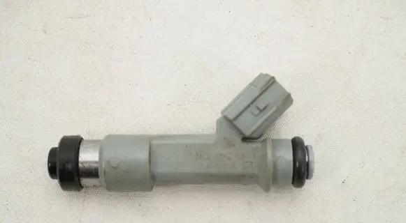 Toyota Yaris Fuel injector 2325000030