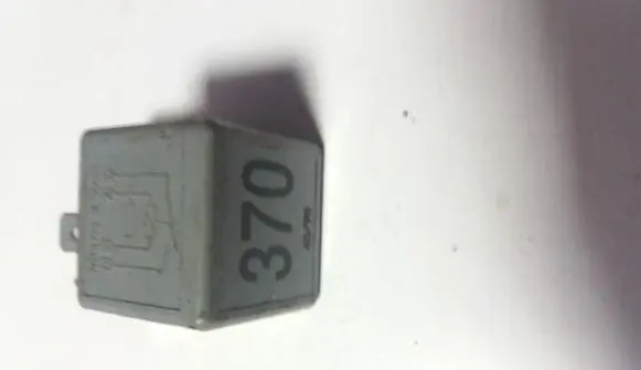 Audi A6 S6 C5 4B Other relay 8D0951253