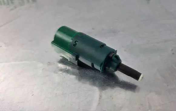 Peugeot 308 Brake pedal sensor switch 9804869480