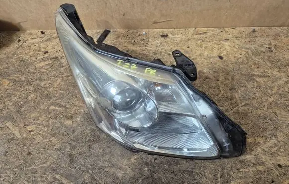 Toyota Avensis T270 Headlight/headlamp