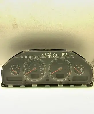 Volvo V70 Speedometer (instrument cluster) 30682287