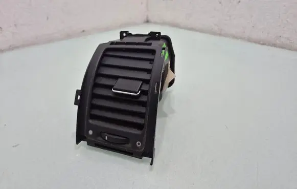Honda CR-V Dashboard side air vent grill/cover trim 