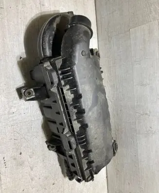 Opel Crossland X Air filter box 9805057080