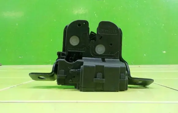BMW 2 F22 F23 Tailgate exterior lock 