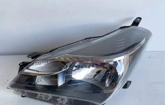 Toyota Yaris Headlight/headlamp