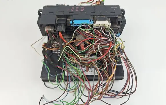 Mercedes-Benz C W203 Fuse box set 2035451601 A2035451601